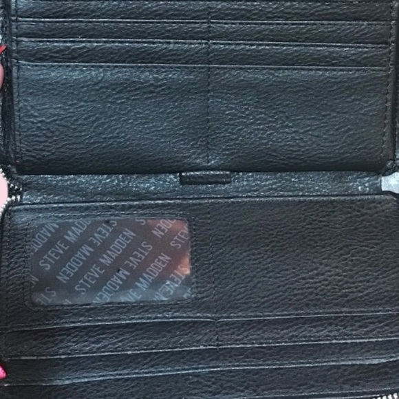 Steve Madden Black Quilted Organizer Wristlet/Clutch - Picture 3 of 5